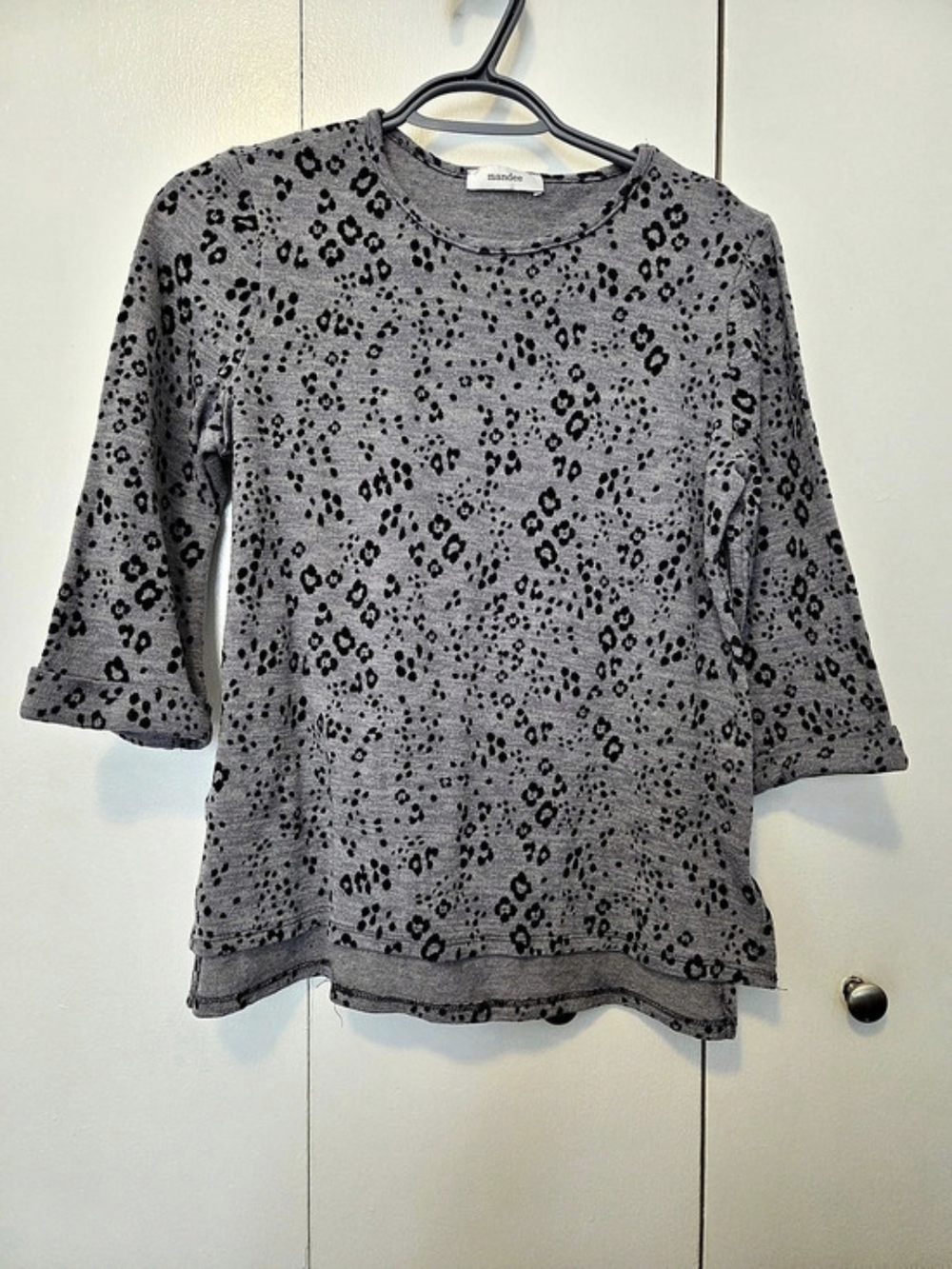 mandee Women's XS Grey Leopard Animal Print Short Sleeve Top